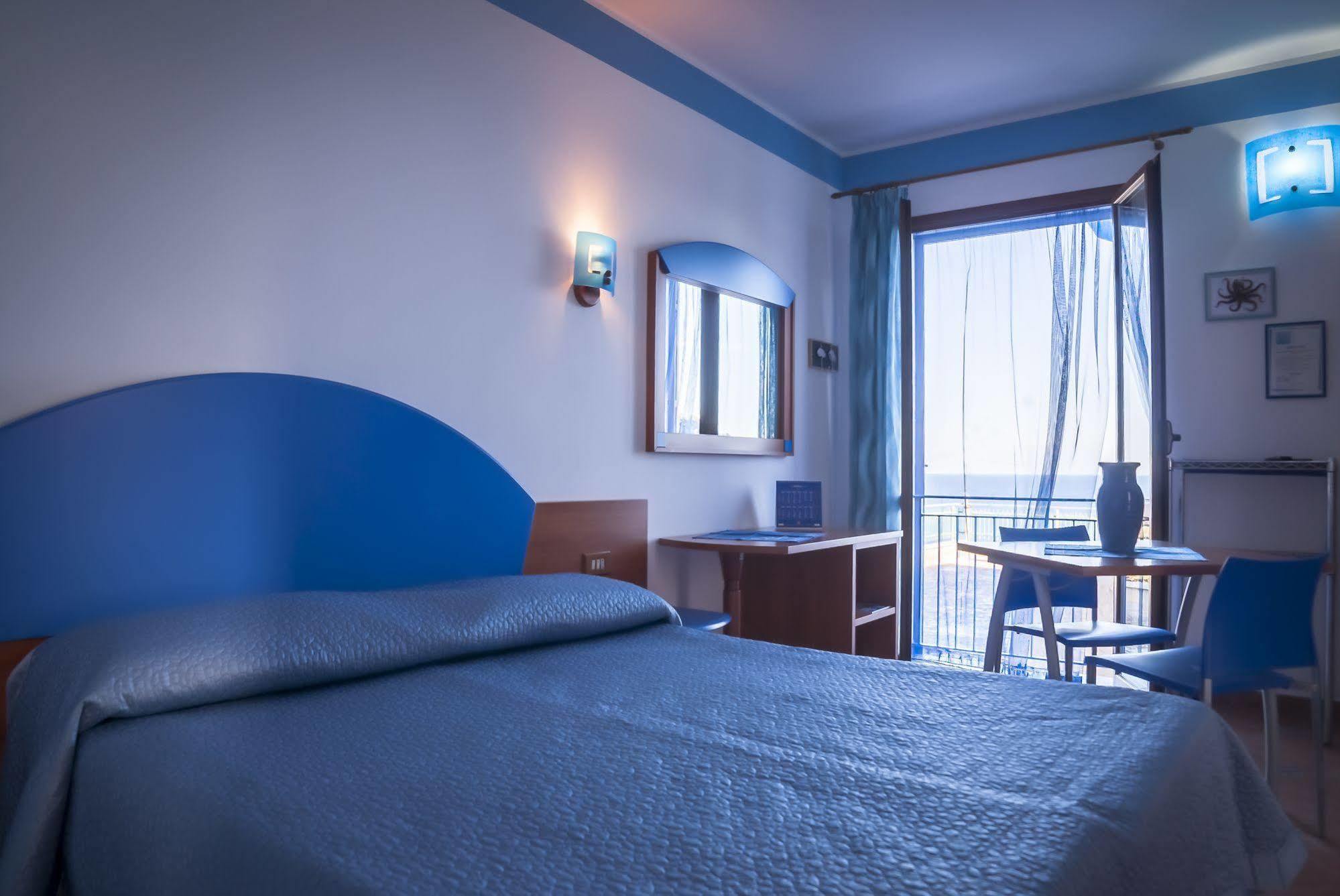 Sogni Nel Blu Aparthotel *